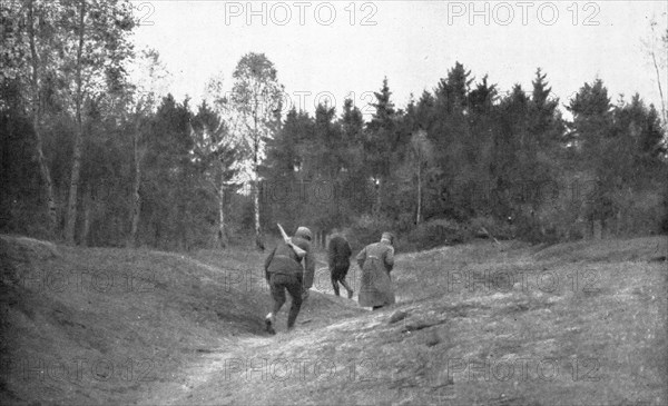 ''En Foret D'Argonne; Passage dangereux a travers une clairiere', 1915. Creator: Unknown.