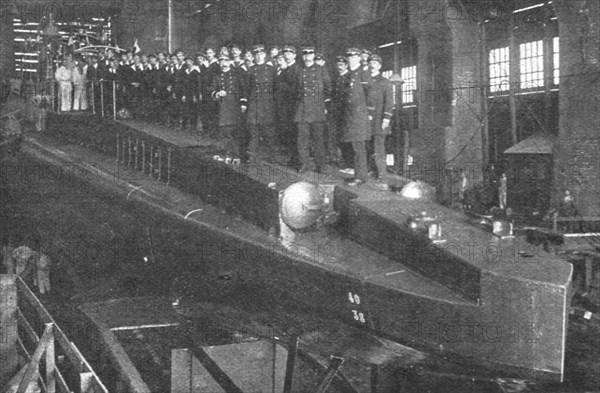 'Le sous-marin a la mer; lancement a Cherbourg d'un nouveau sous-marin completement acheve..., 1916. Creator: Unknown.