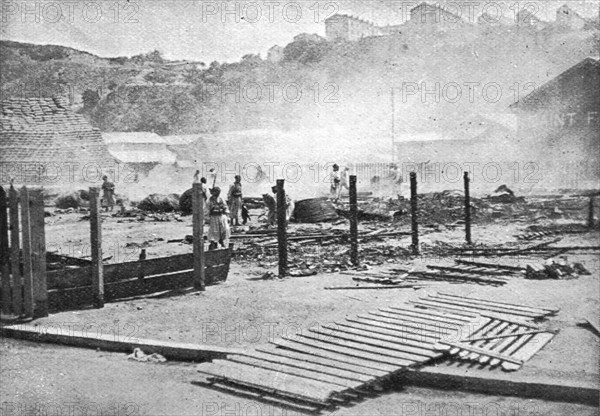 ''La Guerre de Course; Un hangar militaire detruit a Philippeville', 1914. Creator: Unknown.