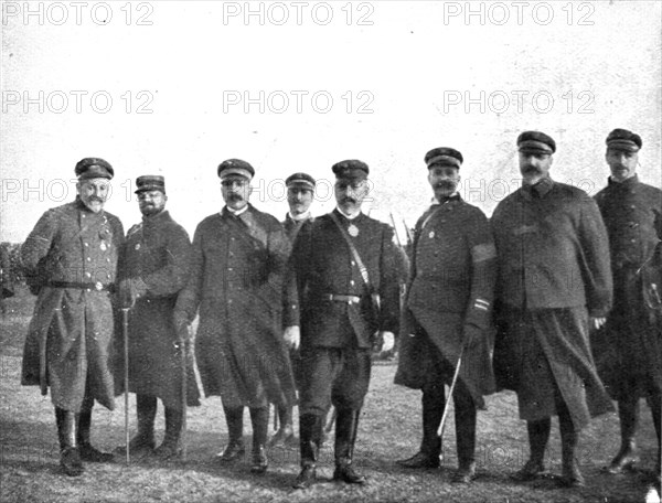 'Le Drapeau des Fusiliers Marins; L'etat-major des fusiliers, au centre, l'amiral Ronarc'h', 1915. Creator: Unknown.