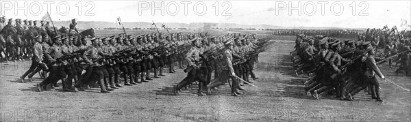 'Le President de la Republique en Russie; Le defile des troupes devant la tribune', 1914. Creator: Unknown.