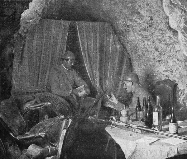 'La bataille de la Somme; Ancienne chambre d'officiers allemands dans les souterrains de..., 1916. Creator: Unknown.