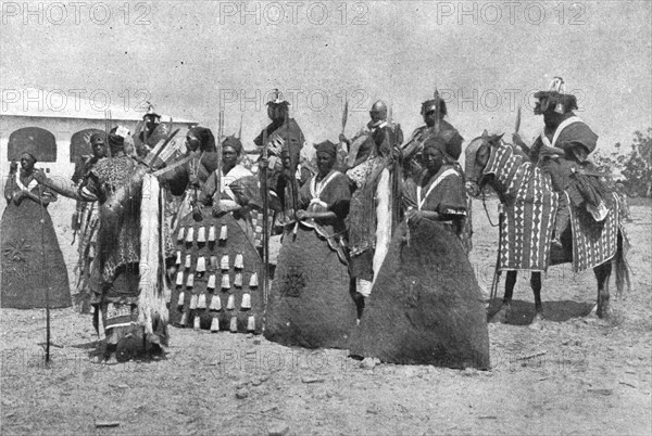 'L'escorte du lamido Rey Bouba, le plus grand roi noir du Cameroun et l'un des meilleurs..., 1916. Creator: Unknown.