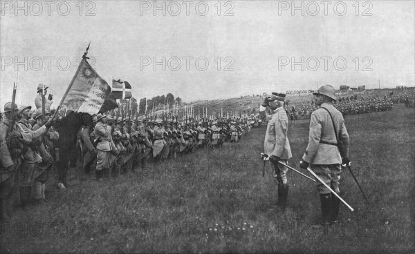 'Le general Fayolle. Commandant L'armee, passe en revue ses anciens regiments de l'Artois', 1915. Creator: Unknown.