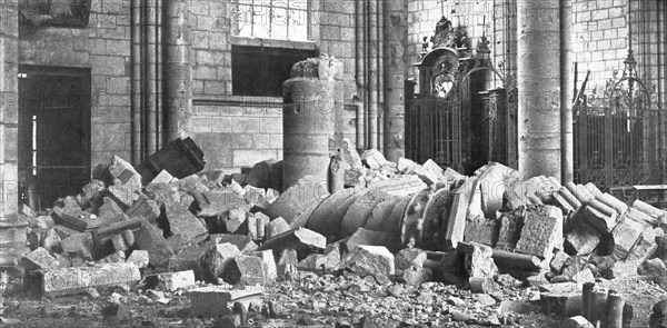 ''Les Combats Devant Soissons; a l'interior de la cathedrale', 1915. Creator: Unknown.