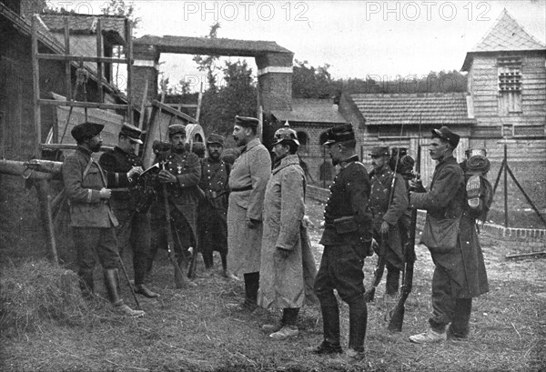 ''Premiers Prisonniers Allemands; Ensuite, on les interroge', 1914. Creator: Unknown.