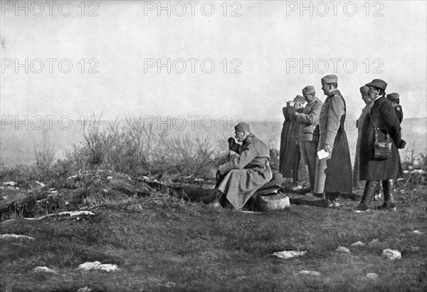 'L'exemple du souverain; Le roi Pierre 1er observe les peripeties de la bataille', Dec 1914. Creator: Samson Tchernoff.