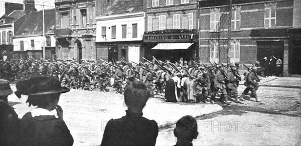 'Le Nord de la France Envahi; infanterie allemande a Amiens', 1914. Creator: Unknown.