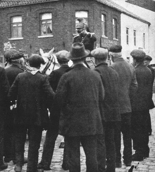 ''L'aide Francaise a la Belgique; D'autres s'empressent de renseigner nos officers', 1914. Creator: Unknown.