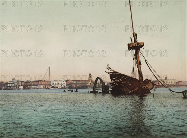 Restos del U.S.S. Maine, Habana, c1900. Creator: William H. Jackson.