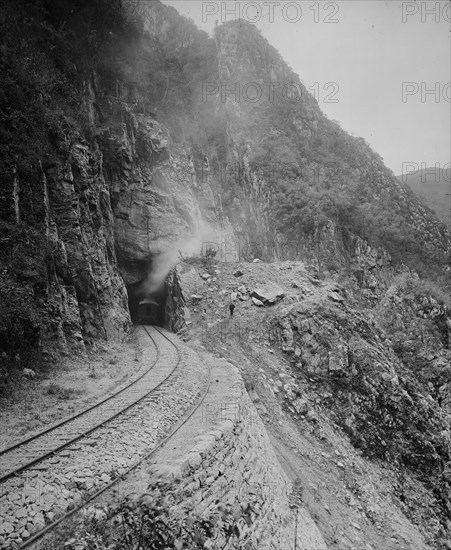 Tunnel 4 from 5, Temasopa [sic] Canon, between 1880 and 1897. Creator: William H. Jackson.