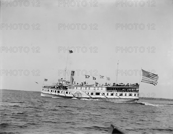 Steamer New York, 1000 Islands, between 1887 and 1901. Creator: Unknown.