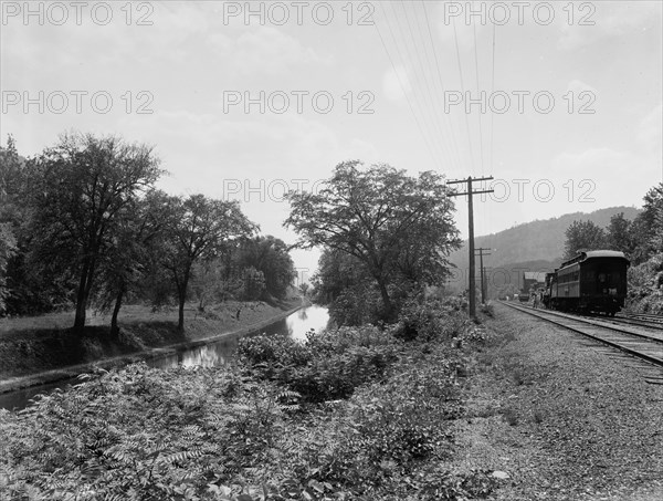 Approaching Hunlochs (i.e., Hunlock), Pa., between 1900 and 1906. Creator: Unknown.