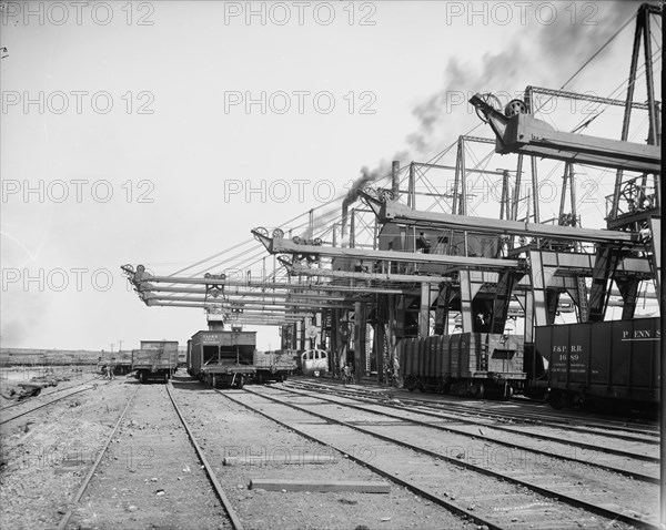 Cleveland & Pittsburgh ore docks, Cleveland, between 1900 and 1906. Creator: Unknown.