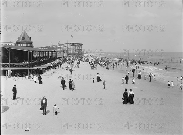 The Beach at Rockaway, N.Y., between 1900 and 1906. Creator: Unknown.