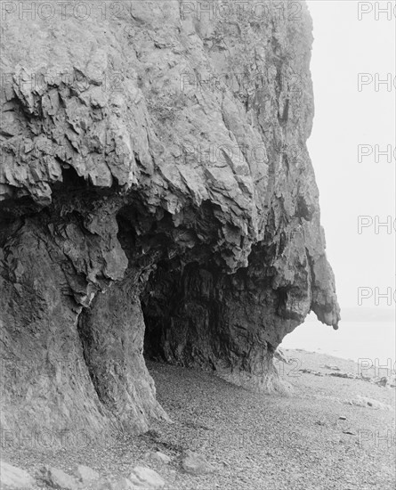 Hanging Rock at the Ovens, Mt. Desert Island, Me., c1901. Creator: Unknown.