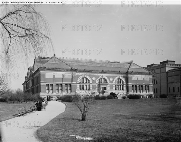 Metropolitan Museum of Art, New York, N.Y., between 1900 and 1906. Creator: Unknown.