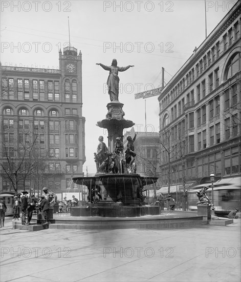 Tyler Davidson Fountain, Cincinnati, O[hio], c1904. Creator: Unknown.