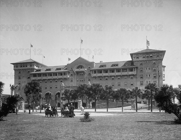 Hotel Clarendon, Seabreeze (i.e. Daytona Beach), Fla., between 1900 and 1920. Creator: Unknown.