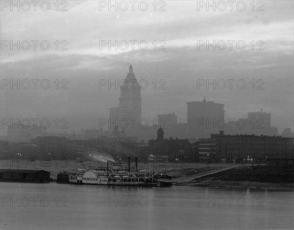 Sunset across the Ohio, Cincinnati, O[hio], between 1900 and 1920. Creator: Unknown.