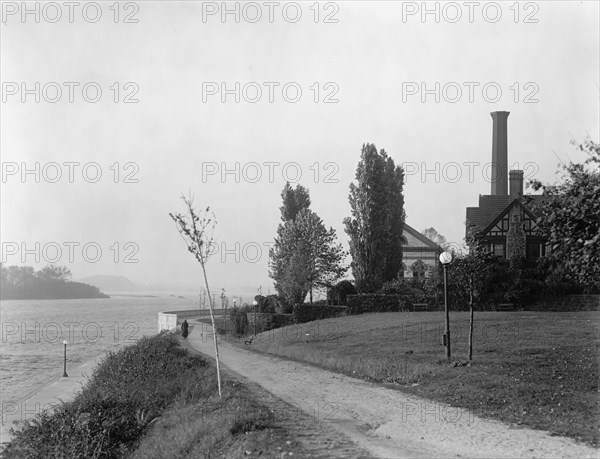 Water works and plaza, Harrisburg, Pa., between 1900 and 1920. Creator: Unknown.