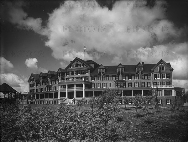 Montanesca Hotel, between 1890 and 1905. Creator: Unknown.