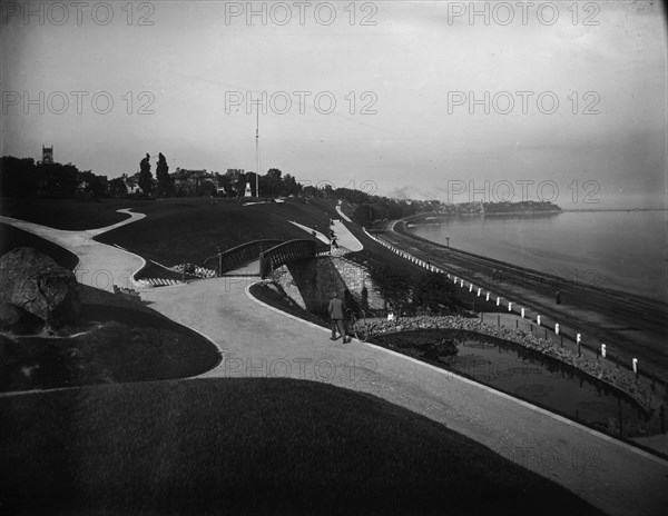 Juneau Park and Lake Michigan, Milwaukee, between 1890 and 1905. Creator: Unknown.