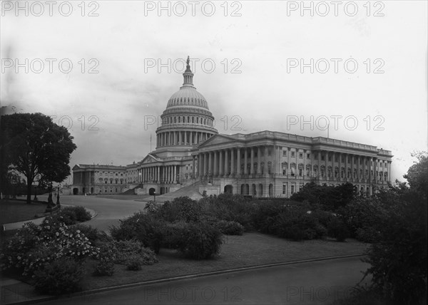 United States Capitol, Washington, D.C., between 1900 and 1905. Creator: Unknown.