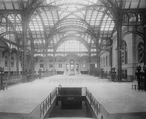 Pennsylvania station, main concourse, New York, between 1900 and 1920. Creator: Unknown.