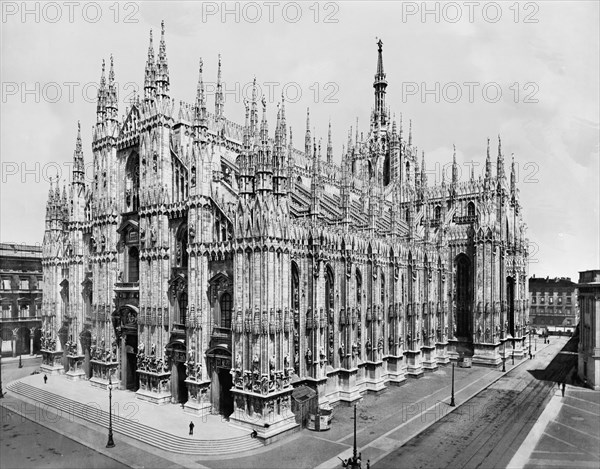Cathedral, Milan, Italy, between 1900 and 1910. Creator: William H. Jackson.