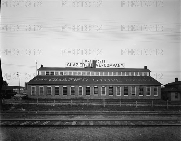 Glazier Stove Company, the foundry, Chelsea, Mich., between 1900 and 1910. Creator: William H. Jackson.