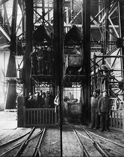 Hoisting ore & lowering miners, Lead Homestake Mine, between 1900 and 1910. Creator: William H. Jackson.