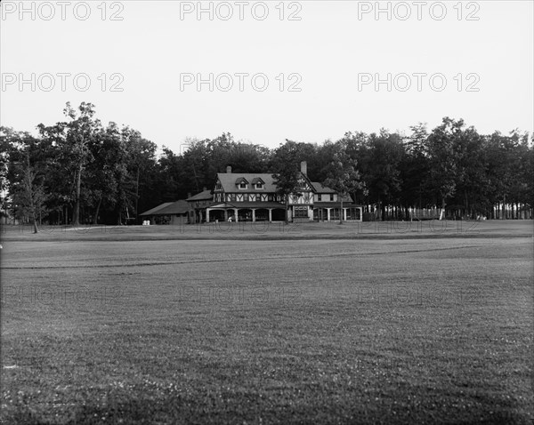 Detroit golf club, Detroit, Mich., c1908. Creator: William H. Jackson.