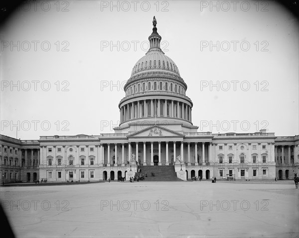 The United States Capitol, central part of bldg., Washington, D.C., 1902. Creator: Unknown.