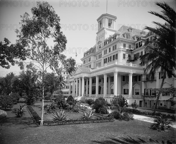 The Royal Poinciana Hotel, entrance, Palm Beach, Fla., 1902. Creator: Unknown.