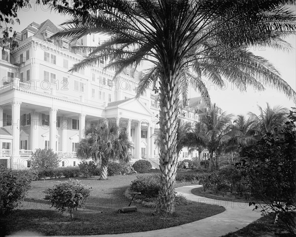 The Royal Poinciana Hotel, entrance, Palm Beach, Fla., 1902. Creator: Unknown.