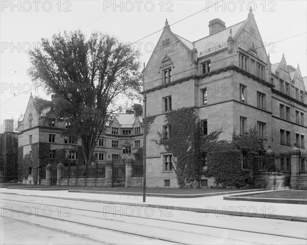 Vanderbilt Hall, Yale College, Conn., between 1895 and 1910. Creator: Unknown.