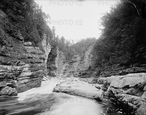 Split Rock, near view, Ausable Chasm, N.Y., between 1900 and 1910. Creator: Unknown.