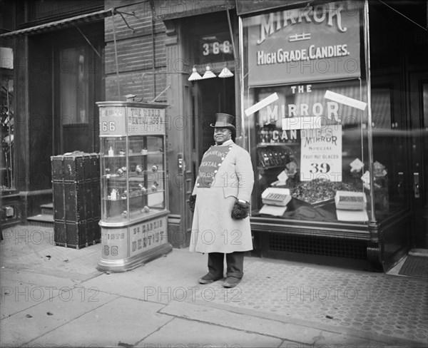 A Living sign on Fifth Avenue, New York City, between 1900 and 1910. Creator: Unknown.