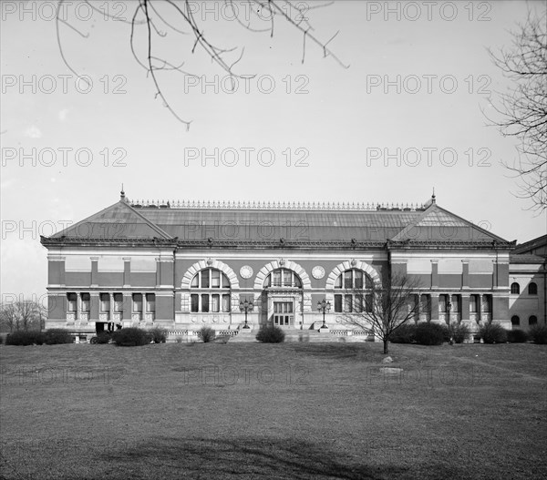 Metropolitan Museum of Art, New York City, between 1900 and 1910. Creator: Unknown.