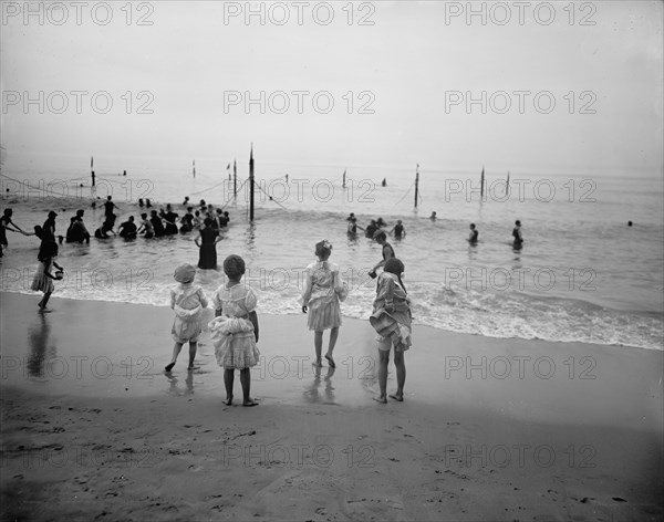 On the beach, between 1900 and 1910. Creator: Unknown.