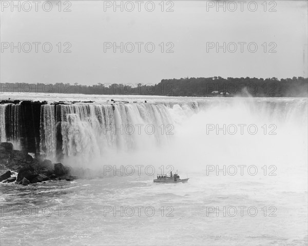 Horshoe [i.e. Horseshoe] Falls, Niagara, c1900. Creator: Unknown.