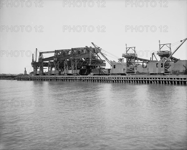 Clam shell ore unloading plant, Conneaut, Ohio, ca 1900. Creator: Unknown.