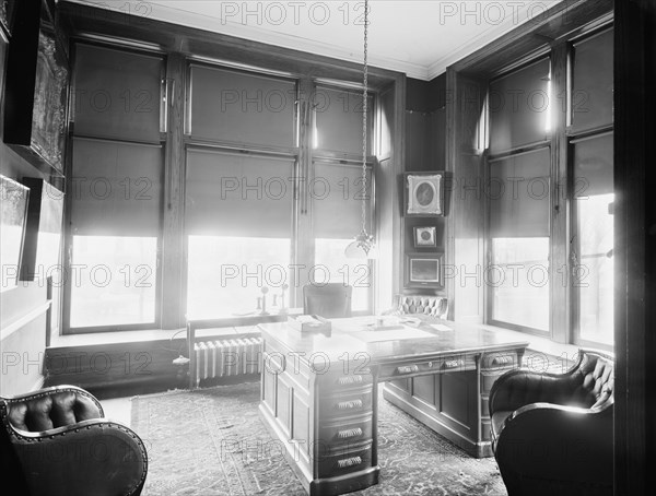 Offices of Mulford & Petry Co., Detroit, Mich., between 1900 and 1910. Creator: Unknown.