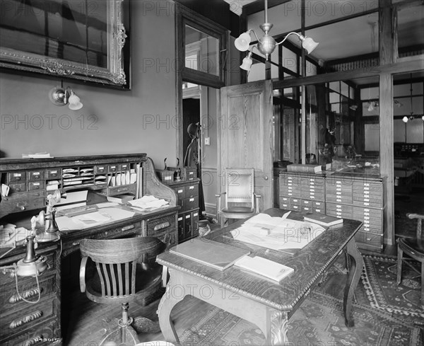 Offices of Mulford & Petry Co., Detroit, Mich., between 1900 and 1910. Creator: Unknown.