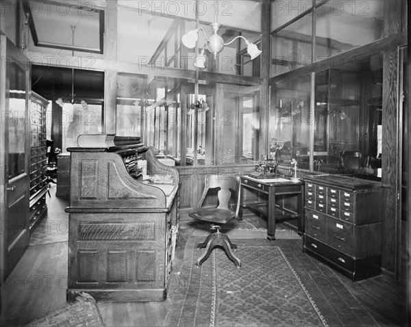 Offices of Mulford & Petry Co., Detroit, Mich., between 1900 and 1910. Creator: Unknown.