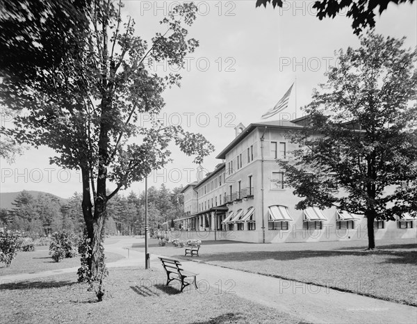 Fort William Henry Hotel, Lake George, N.Y., c.between 1910 and 1920. Creator: Unknown.