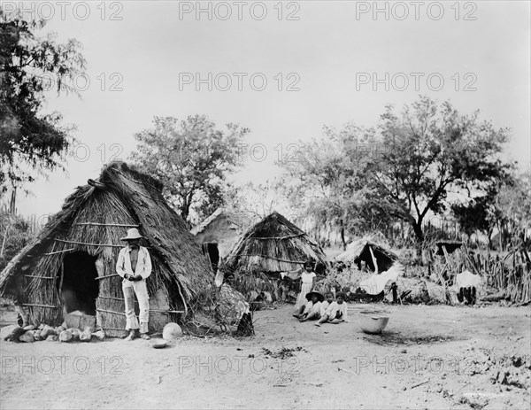 Straw cottage, Salamanca, Mexico, between 1880 and 1900. Creator: Unknown.