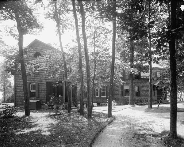 Exterior view of house, end view, Mrs. Robert Hoe, Jr., Port Washington, N.Y., between 1900 and 1910 Creator: Unknown.