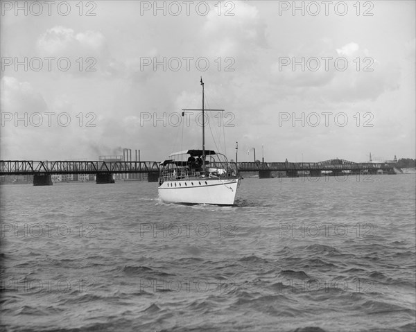 Yacht Althea, bow, between 1907 and 1915. Creator: Unknown.